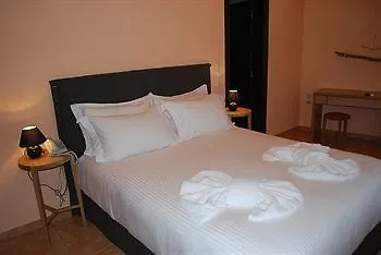 White Lotus Otel Atina
